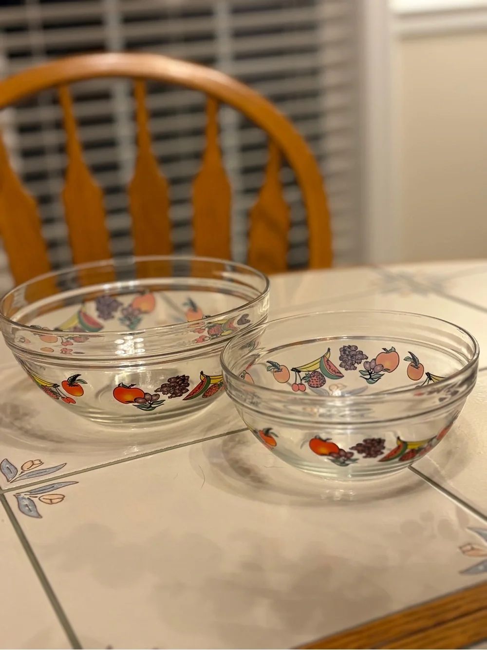 Vintage Imperial 4 Piece Glass Bowl Set Fruit Design Wrapped Around Bowls